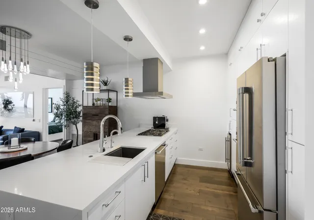 Listing Photo 1 - Condo for sale in building located at 7120 E Kierland Blvd, Scottsdale, AZ 85254 - Unit #913