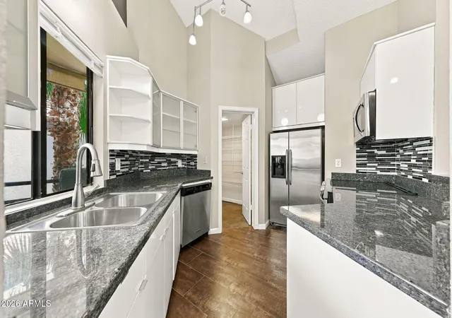 Listing Photo 1 - Condo for sale in building located at 10301 N 70Th St, Paradise Valley, AZ 85253 - Unit #210