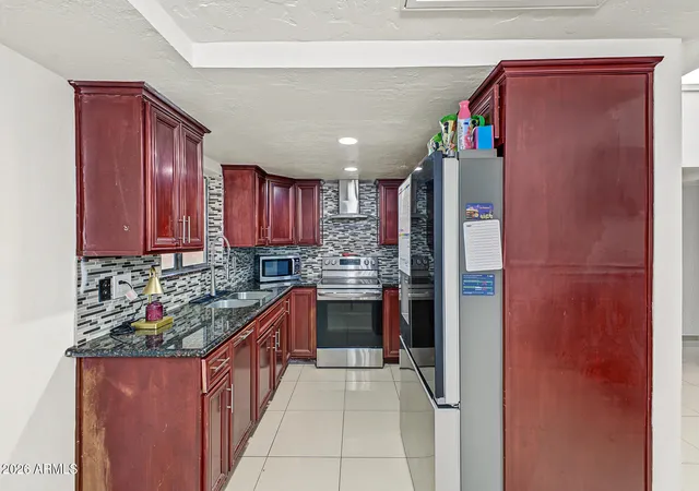 Photo 3 of Single family home for sale at 7111 N 63rd Drive, Glendale, AZ 85301 | MLS# 7095974 | Listing updated on 2026-10-28