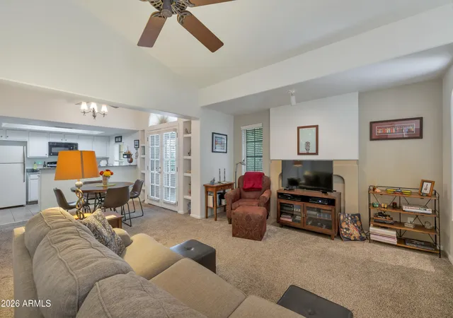 Listing Photo 4 - Condo for sale in building located at 1333 E Morten Ave, Phoenix, AZ 85020 - Unit #213