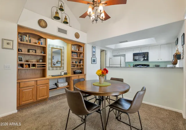Listing Photo 5 - Condo for sale in building located at 1333 E Morten Ave, Phoenix, AZ 85020 - Unit #213