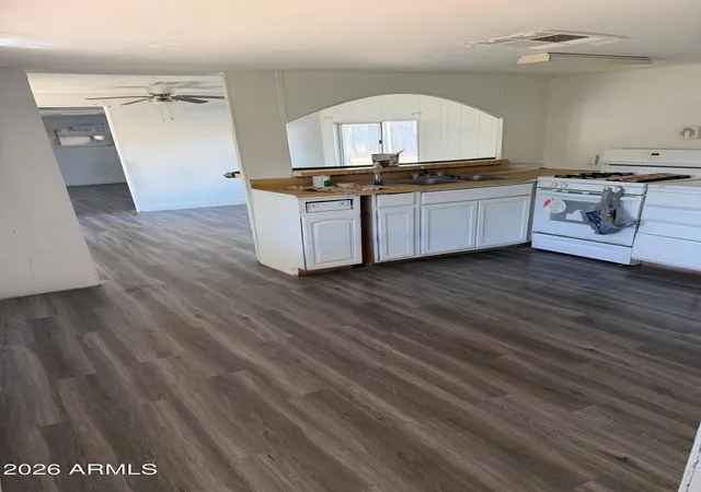 Photo 4 of Manufactured home for sale at 9405 S 11th Drive, Phoenix, AZ 85041 | MLS# 7095063 | Listing updated on 2026-10-29