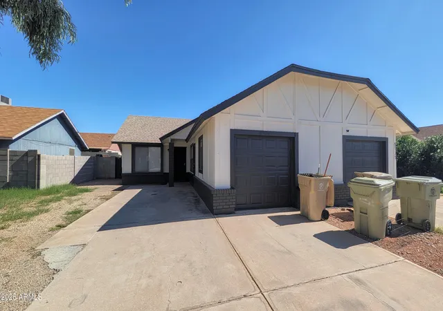 Photo 2 of Townhouse for sale at 5729 N 68th Avenue, Glendale, AZ 85303 | MLS# 7098953 | Listing updated on 2026-10-28