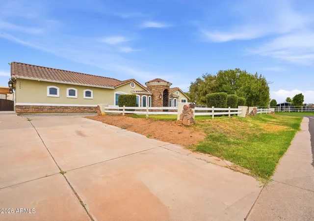 Photo 4 of Single family home for sale at 5502 N 105th Lane, Glendale, AZ 85307 | MLS# 7097566 | Listing updated on 2026-10-28