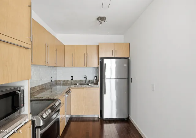 Listing Photo 1 - Condo for sale in building located at 207 W Clarendon Ave, Phoenix, AZ 85013 - Unit #12H