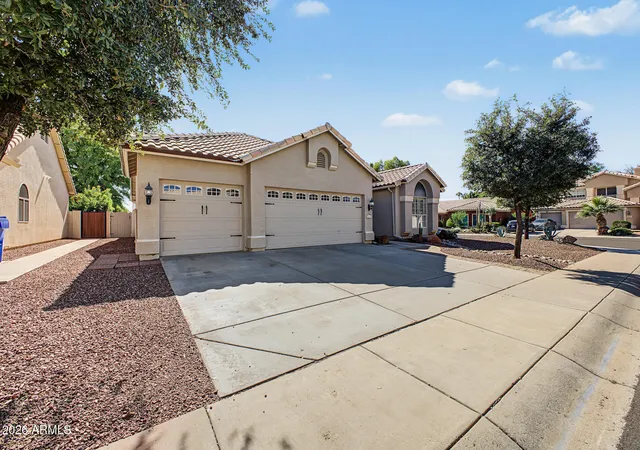 Photo 3 of Single family home for sale at 3319 E Tonto Ln, Phoenix, AZ 85050 | MLS# 7099831 | Listing updated on 2026-10-29