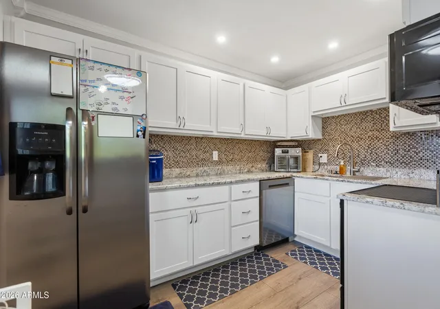 Listing Photo 1 - Condo for sale in building located at 3230 E Pinchot Ave, Phoenix, AZ 85018 - Unit #29