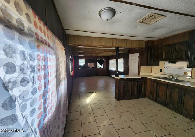 Photo 4 of Manufactured home for sale at 532 E Hopi Cir, Eloy, AZ 85131 | MLS# 7099025 | Listing updated on 2026-10-28