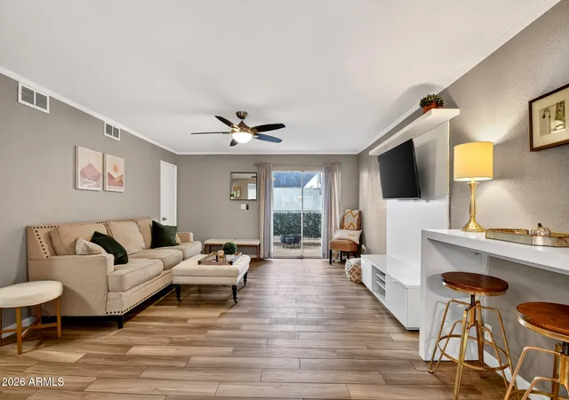 Listing Photo 4 - Condo for sale in building located at 810 E Colter St, Phoenix, AZ 85014 - Unit #37