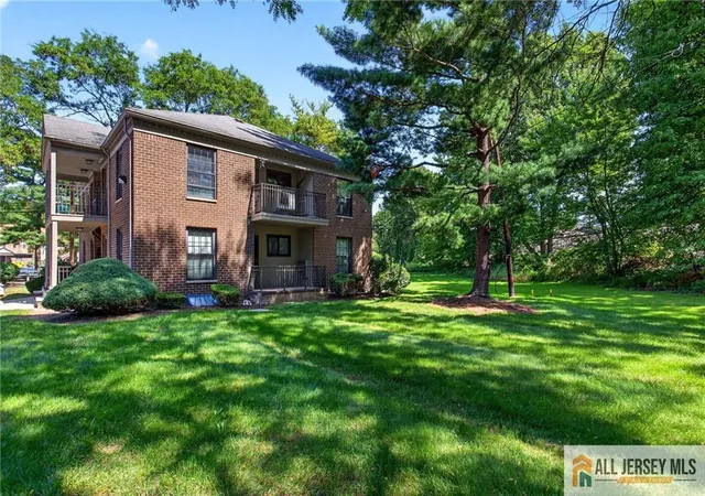 Photo 18 of Condo for sale at 324 Gills Ln #2D, Iselin, NJ 08830 | MLS# 2770495M | Listing updated on 2026-09-25