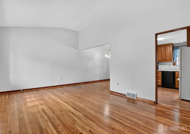 Photo 2 of Single family home for sale at 124 Kamm Ave, South River, NJ 08882 | MLS# 2700504R | Listing updated on 2026-09-16