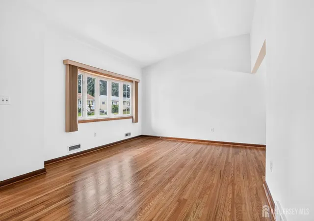 Photo 3 of Single family home for sale at 124 Kamm Ave, South River, NJ 08882 | MLS# 2700504R | Listing updated on 2026-09-16