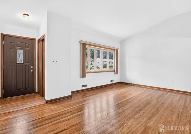 Photo 3 of Single family home for sale at 124 Kamm Ave, South River, NJ 08882 | MLS# 2700504R | Listing updated on 2026-09-16