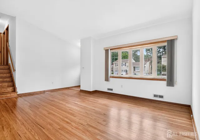 Photo 4 of Single family home for sale at 124 Kamm Ave, South River, NJ 08882 | MLS# 2700504R | Listing updated on 2026-09-16