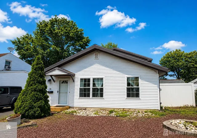 Photo 1 of Single family home for sale at 40 Compton Ave, Hazlet Township, NJ 07734 | MLS# 2704884R | Listing updated on 2026-09-21