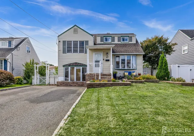 Photo 1 of Single family home for sale at 17 Carter Pl, Parlin, NJ 08859 | MLS# 2704018R | Listing updated on 2026-09-15