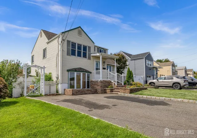 Photo 2 of Single family home for sale at 17 Carter Pl, Parlin, NJ 08859 | MLS# 2704018R | Listing updated on 2026-09-15