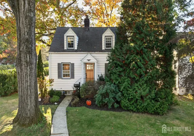 Photo 2 of Single family home for sale at 201 Arbor St, Cranford, NJ 07016 | MLS# 2707010R | Listing updated on 2026-10-29