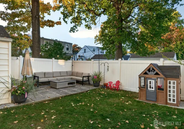 Photo 4 of Single family home for sale at 201 Arbor St, Cranford, NJ 07016 | MLS# 2707010R | Listing updated on 2026-10-29