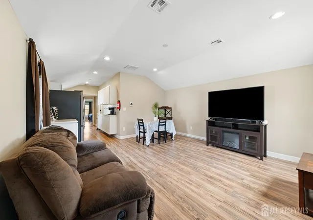 Photo 3 of Single family home for sale at 285 Shoreland Cir, South Amboy, NJ 08879 | MLS# 2704124R | Listing updated on 2026-10-28