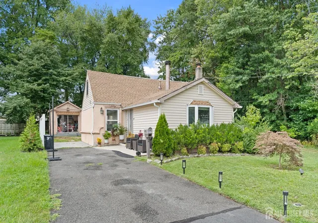 Single family home for sale at 39 Salem Pl, Cliffwood, NJ 07721 | MLS# 2704982R