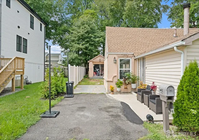 Photo 3 of Single family home for sale at 39 Salem Pl, Cliffwood, NJ 07721 | MLS# 2704982R | Listing updated on 2026-09-25