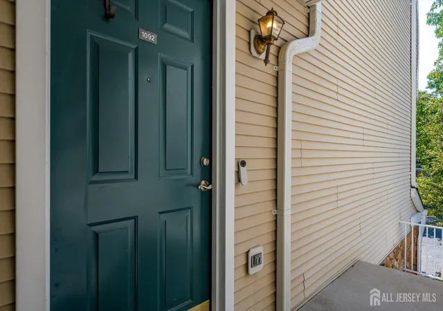 Photo 3 of Townhouse for sale at 1092 Shadowlawn Dr, Green Brook, NJ 08812 | MLS# 2704720R | Listing updated on 2026-09-24