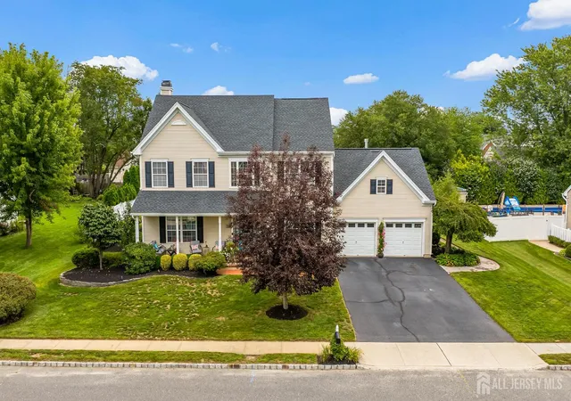 Photo 3 of Single family home for sale at 31 Woodstown Dr, Freehold, NJ 07728 | MLS# 2703812R | Listing updated on 2026-09-11
