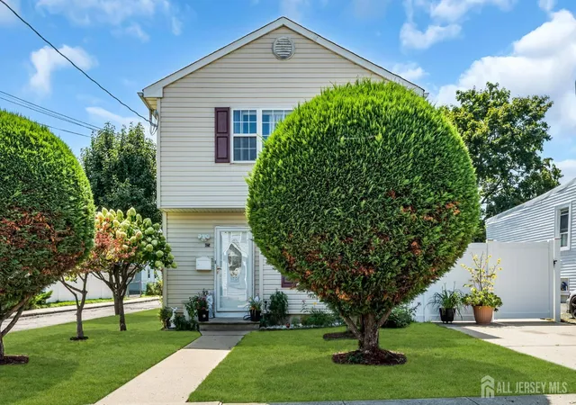 Single family home for sale at 425 Thomas St, Perth Amboy, NJ 08861 | MLS# 2703686R