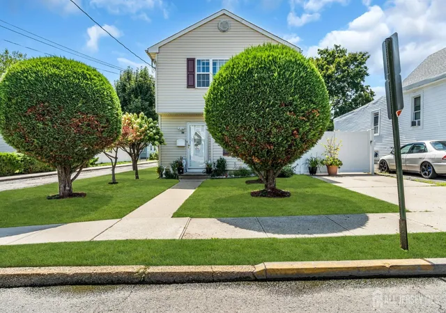 Photo 3 of Single family home for sale at 425 Thomas St, Perth Amboy, NJ 08861 | MLS# 2703686R | Listing updated on 2026-09-18