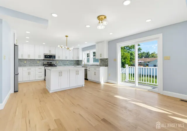 Photo 4 of Single family home for sale at 10 Snyder Ave, Sayreville, NJ 08872 | MLS# 2706395R | Listing updated on 2026-10-16