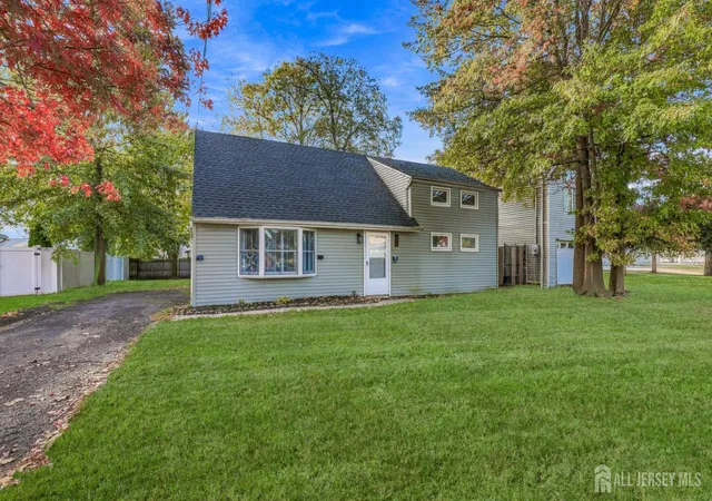 Photo 2 of Single family home for sale at 19 David Ct, Colonia, NJ 07067 | MLS# 2706916R | Listing updated on 2026-10-29