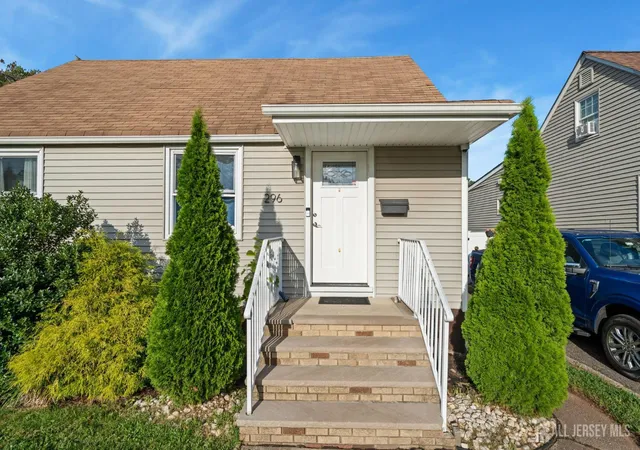 Photo 3 of Single family home for sale at 296 Saint James Ave, Woodbridge, NJ 07095 | MLS# 2703904R | Listing updated on 2026-09-16