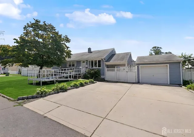 Photo 2 of Single family home for sale at 29 Joyce Pl, Parlin, NJ 08859 | MLS# 2703925R | Listing updated on 2026-10-04