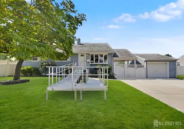 Photo 3 of Single family home for sale at 29 Joyce Pl, Parlin, NJ 08859 | MLS# 2703925R | Listing updated on 2026-10-04
