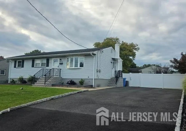 Photo 2 of Single family home for sale at 324 Evans Ave, Piscataway, NJ 08854 | MLS# 2704419R | Listing updated on 2026-09-25