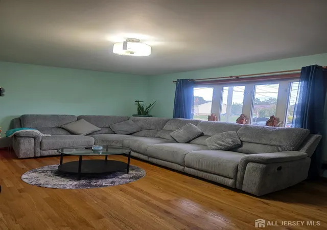 Photo 4 of Single family home for sale at 324 Evans Ave, Piscataway, NJ 08854 | MLS# 2704419R | Listing updated on 2026-09-25
