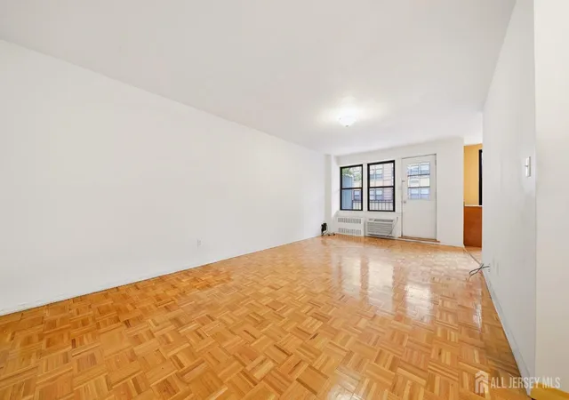 Photo 4 of House for sale at 1874 Pelham Pkwy S, Bronx, NY 10461 | MLS# 2703811R | Listing updated on 2026-09-05