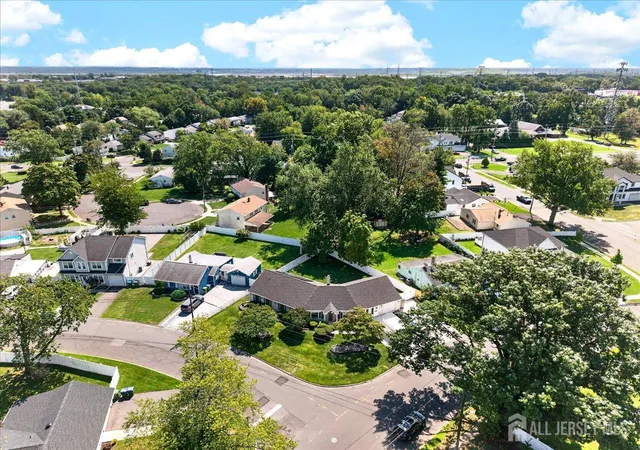 Photo 3 of Single family home for sale at 6 Idlewild Rd, Edison, NJ 08817 | MLS# 2703974R | Listing updated on 2026-09-15