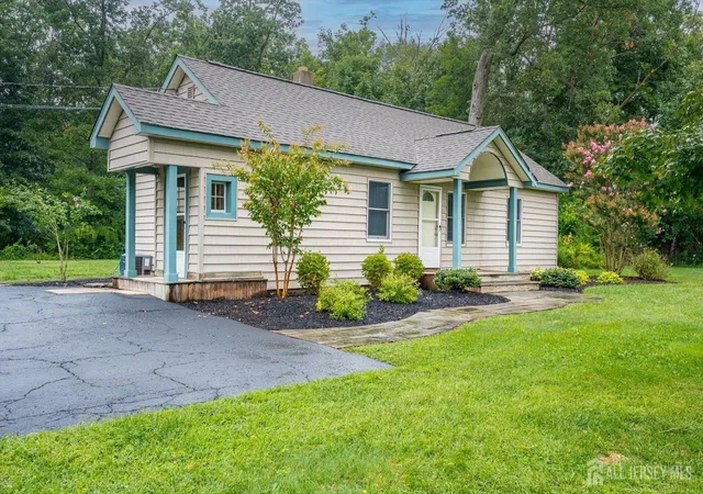 Photo 4 of Single family home for sale at 122 Cortelyous Ln, Somerset, NJ 08873 | MLS# 2704082R | Listing updated on 2026-09-29