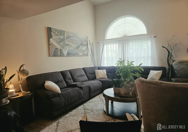Listing Photo 4 - Condo for sale in building located at 1132 Edpas Rd, New Brunswick, NJ 08901 - Unit #1132