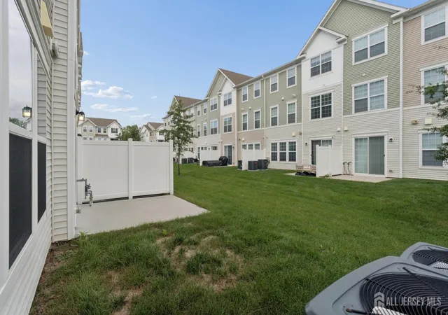 Listing Photo 4 - Condo for sale in building located at 718 Station Rd, Dunellen, NJ 08812