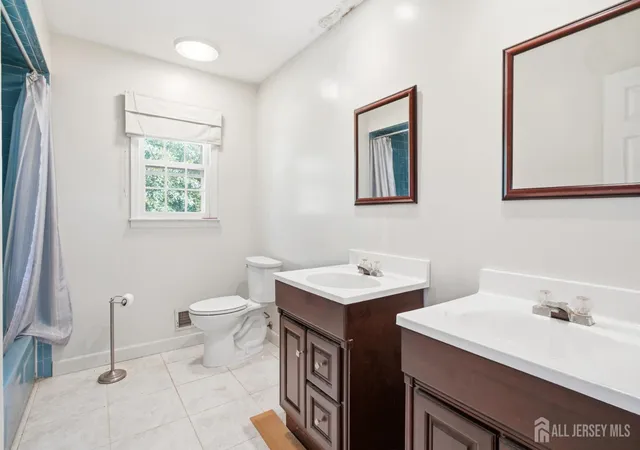 Photo 4 of Single family home for sale at 35 Woodmere Rd, North Brunswick, NJ 08902 | MLS# 2706578R | Listing updated on 2026-10-23