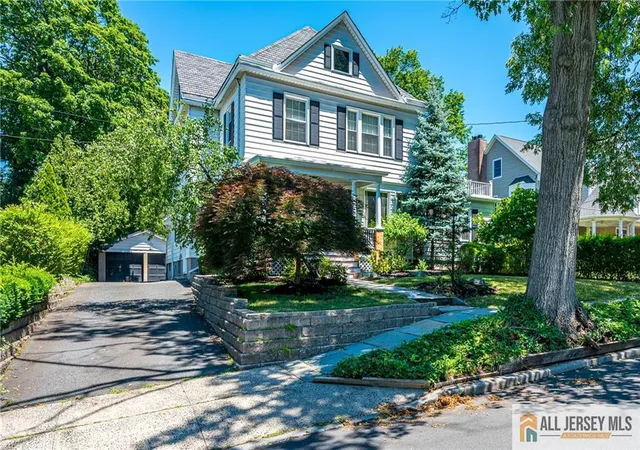 Photo 2 of Single family home for sale at 76 Spring St, Metuchen, NJ 08840 | MLS# 2770488M | Listing updated on 2026-09-27