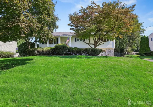 Photo 1 of Single family home for sale at 9 Heather Dr, Manalapan, NJ 07726 | MLS# 2704879R | Listing updated on 2026-09-28