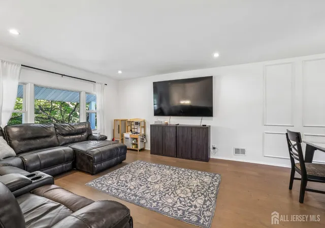 Photo 3 of Single family home for sale at 9 Heather Dr, Manalapan, NJ 07726 | MLS# 2704879R | Listing updated on 2026-09-28