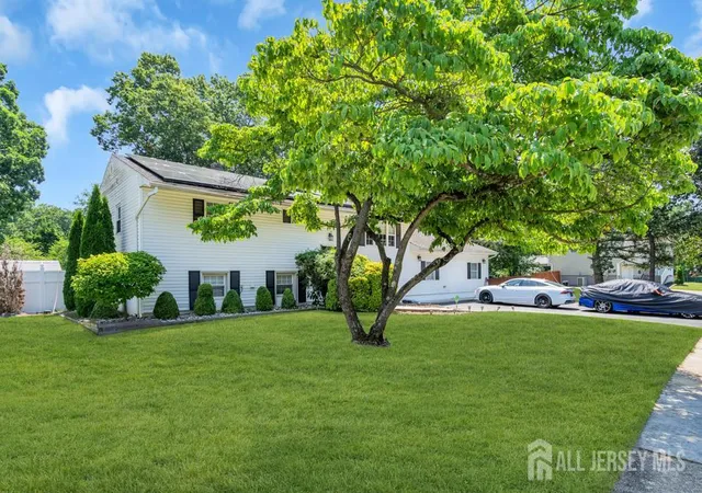 Photo 2 of Single family home for sale at 14 Arlington Dr, Howell, NJ 07731 | MLS# 2704333R | Listing updated on 2026-09-28