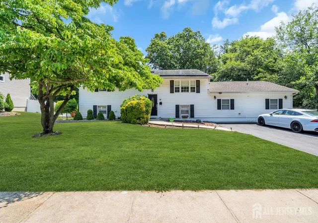 Photo 4 of Single family home for sale at 14 Arlington Dr, Howell, NJ 07731 | MLS# 2704333R | Listing updated on 2026-09-28
