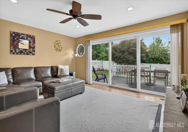 Photo 2 of Single family home for sale at 11 Brown Ct, Parlin, NJ 08859 | MLS# 2704935R | Listing updated on 2026-10-05