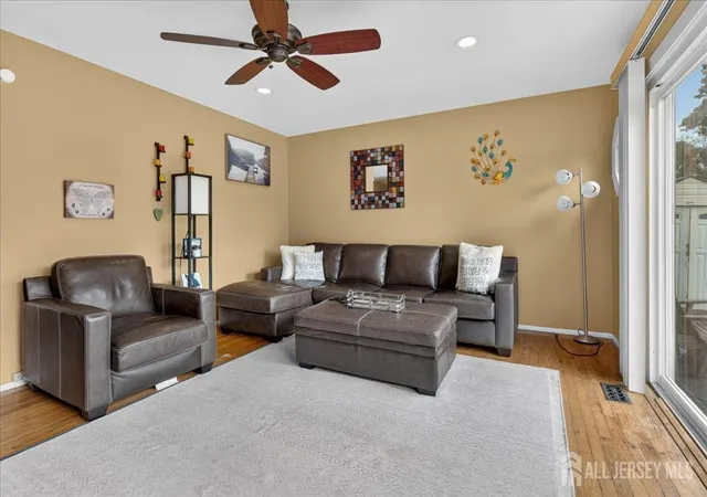 Photo 3 of Single family home for sale at 11 Brown Ct, Parlin, NJ 08859 | MLS# 2704935R | Listing updated on 2026-10-05